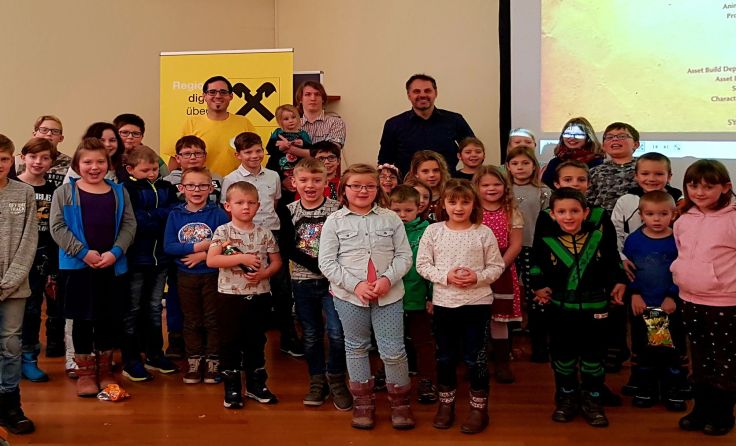 Stadtrat David Süß, GR Tobias Spazierer und die 33 teilnehmenden Kinder Foto: privat