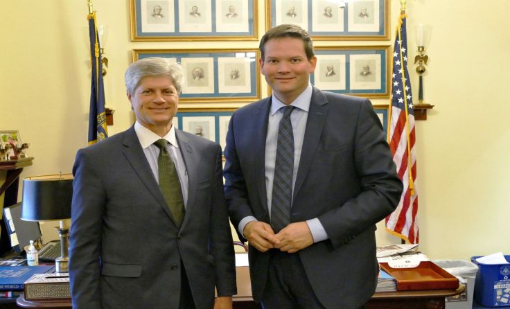 Lukas Mandl mit Jeff Fortenberry in dessen Büro in Washington. Fotos: Simon Slowik