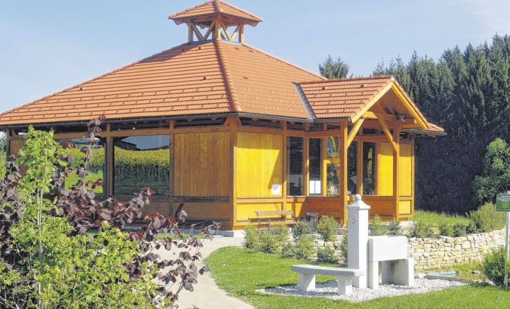 Die Gradieranlage ist das Herzstück der Waldensteiner Kneippanlagen. Foto: Tips/Archiv