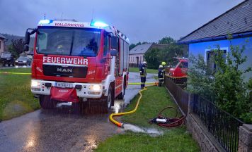 Neuerliches Unwetter fordert 380 Feuerwehrleute
