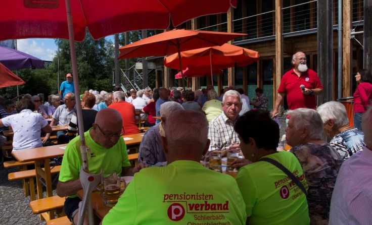 Ein gut besuchtes Grillfest bei bestem Wetter Fotos: Ortsgruppe Molln des Pensionistenverbandes