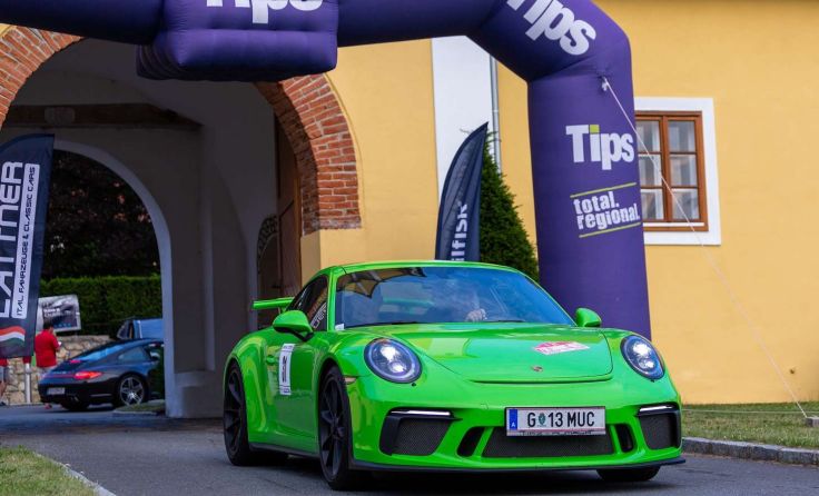 Das Siegerteam Helmuth Aumayr und Gerhard Wollinger im Porsche 911 GT3 Foto: Michael Simlinger