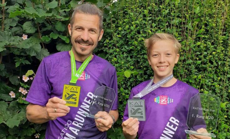 Thomas und Valentin nach den Läufen mit den Trophäen Fotos: ltrc fraham