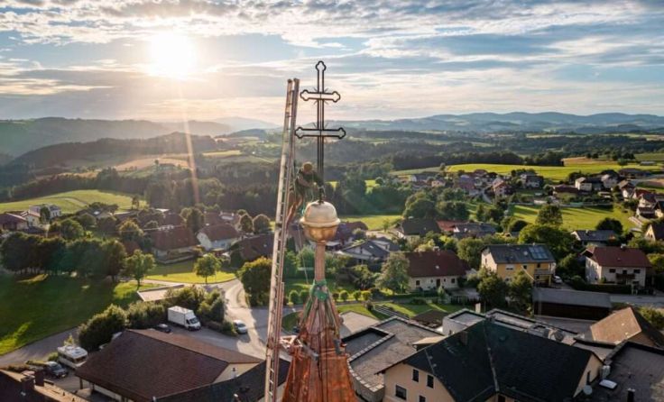 Turmkreuzsteckung Foto: Kaindlstorfer Johannes