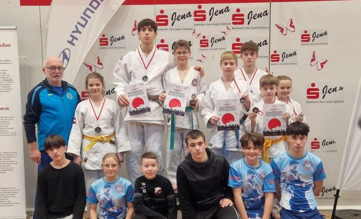 Die Judoka des JZ Rapso mit Trainer Günther Brandtner (Foto: JZ Rapso)