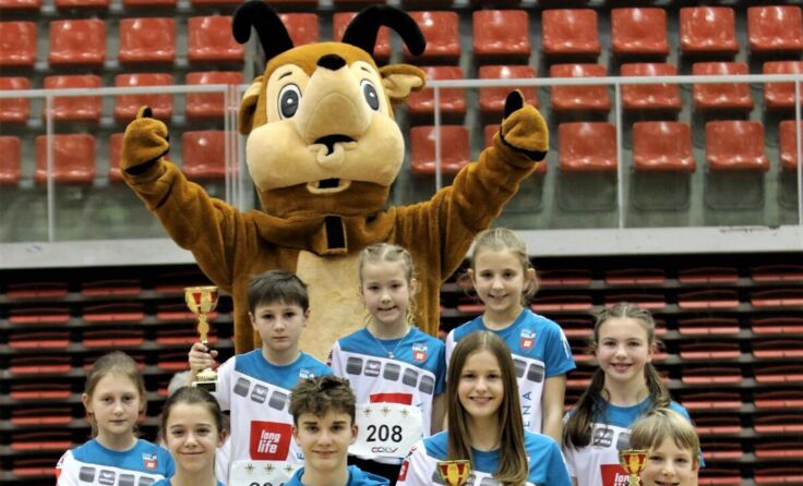 Die erfolgreichen IGLA Kids mit dem Maskottchen SPEEDY (Foto: IGLA long life)