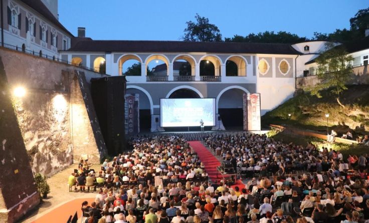 Bleibt nur noch eines: Daumen drücken für gutes Wetter! (Foto: openairkino)