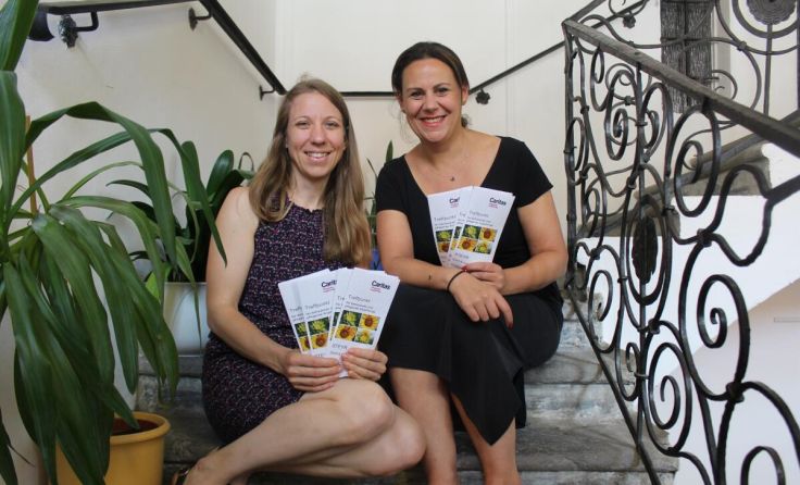 Martina Stollnberger (links) und Birgit Freidhager (rechts) leiten die Treffpunkte. (Foto: Caritas)