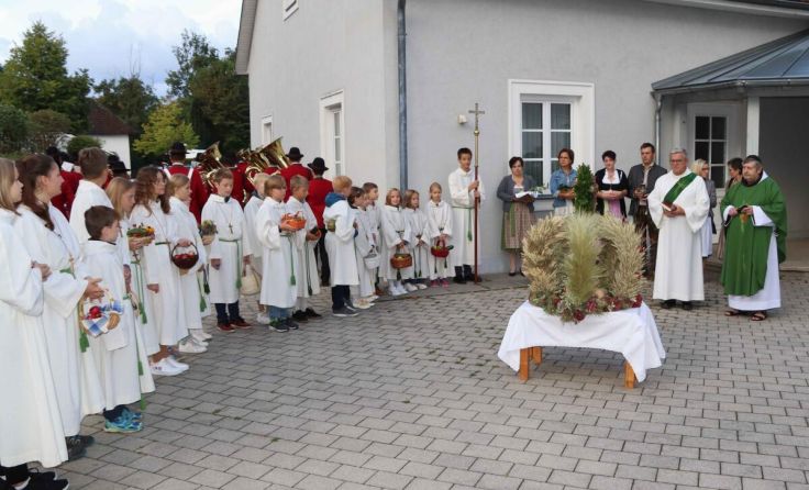 Segnung der Erntekrone (Foto: Franz Putz)