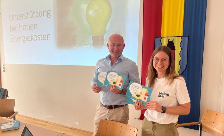 Bgm. Allerstorfer mit Elisabeth Brandstätter (Foto: Marktgemeinde Feldkirchen a.d.D.)