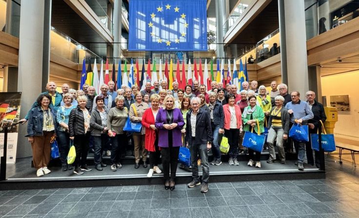 EU-Abgeordnete Angelika Winzig empfing die Gruppe im Parlament in Straßburg. (Foto: Büro Winzig)