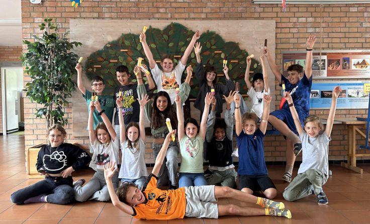 Zurecht stolz auf ihre Leistung: Die Kids der Volksschule Puchenau (Foto: Daniela Degenfellner)
