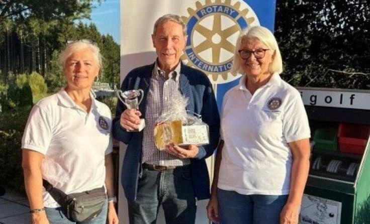 (V.l.) Hermi Dinghofer, Manfred Weinmayr und Maria Bauer (Foto: Rotary Club)