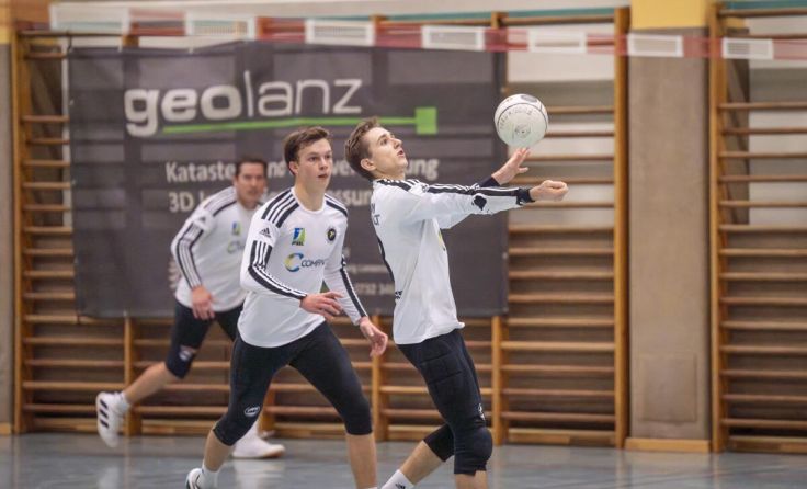 Angreifer Bastian Hackl und Zuspieler Marcel Wiesinger (Foto: Ines Weber)