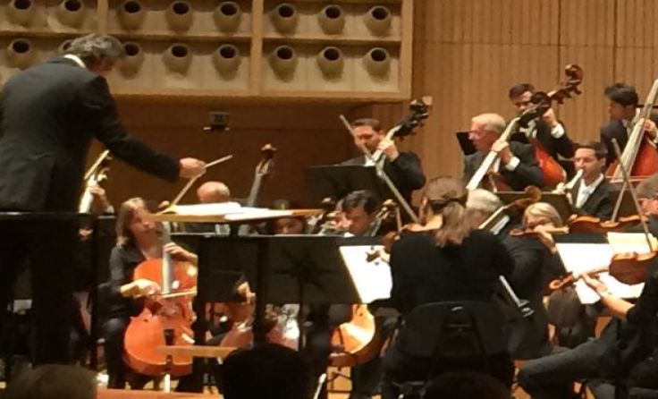 Das Brucknerorchester unter der Leitung von Markus Poschner und der Chor Ad Libitum
