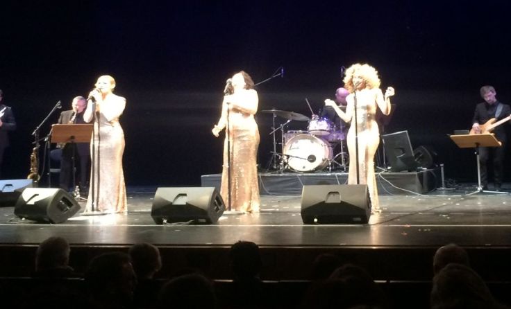 Nazide Aylin, Maya Hakvoort und Sandra Pires mit der WW Allstars Big Band