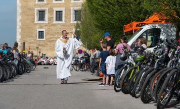 Fahrradsegnung 2026 in Mauthausen – Saisonauftakt mit Musik, Action und Sicherheitsbotschaft