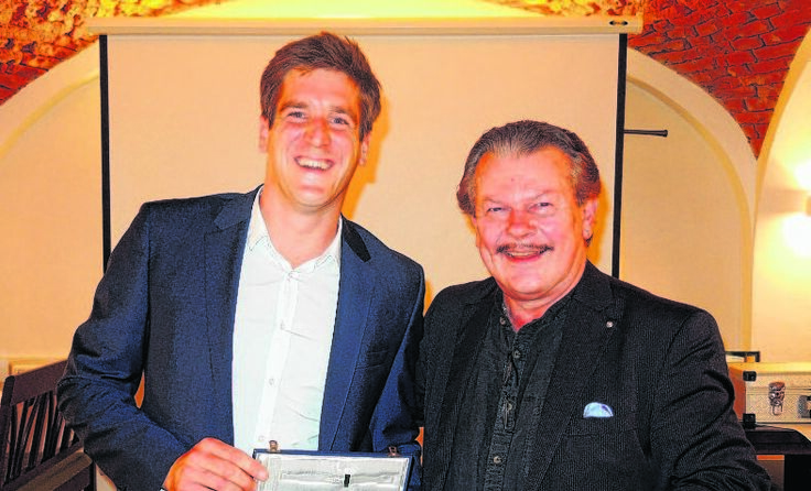 Bernd Prillhofer (l.) übernimmt das Amt des Rotary Club-Präsidenten von Wilfried Scharf