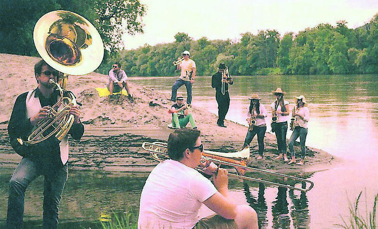 Die SK Bigband spielt im Rahmen des Ranshofner Konzertsommers in der Hoftaverne.