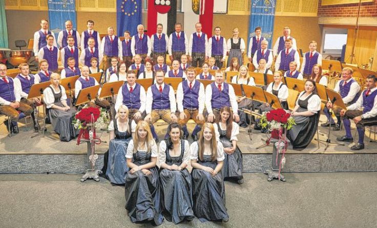 Die Trachtenmusik Neukirchen entführt zu einer musikalischen Reise um die Welt