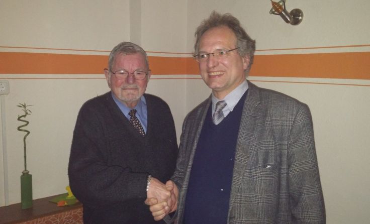 Peter Krebs (l.) übergibt den Vorsitz des Team 68 an Dietmar Krisai