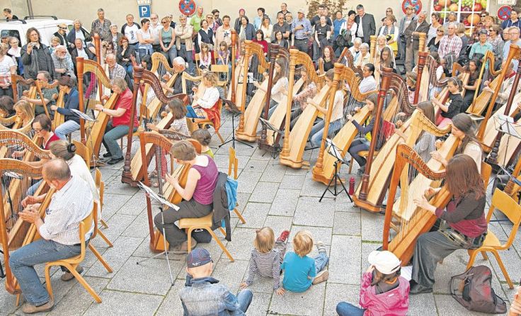 Ein Höhepunkt: 100 Harfen spielen gemeinsam den Brian Boru‘s March