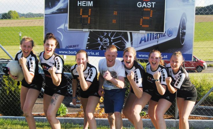 Die Faustball-Damenmannschaft aus Höhnhart