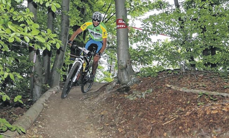 Über Stock und Stein geht‘s beim 1. X-Bike-Rennen in Maria Schmolln.