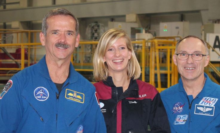 Chris Hadfield (l.), Carmen Köhler und Carl Walz berichteten in Braunau über ihre Erfahrungen.
