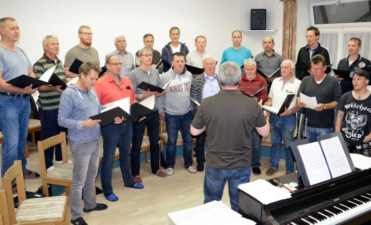 Die Liedertafel Mining bei den Proben für ihr Sängerkonzert am Samstag