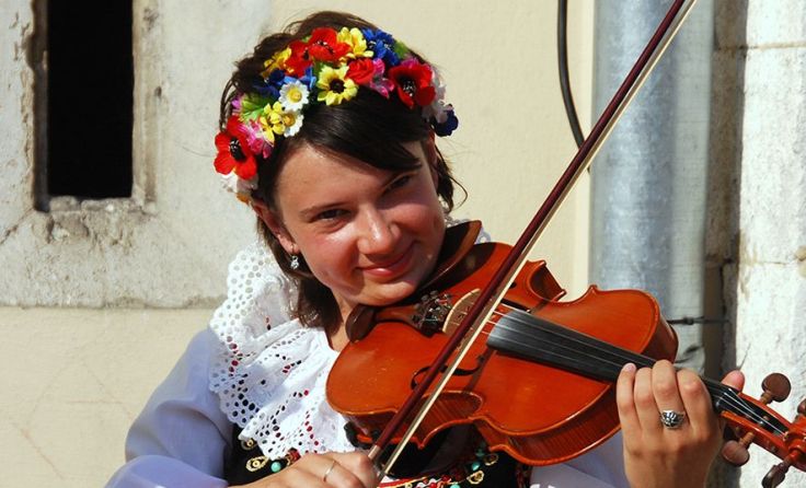 Eine Musikerin in Krakau - Josef Lughofer zeigt in Aspach Bilder seiner Reise.