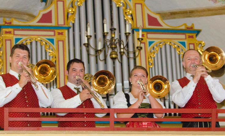 Die Musikkapelle Moosbach spielt ihr Programm bei zwei Kirchenkonzerten. 