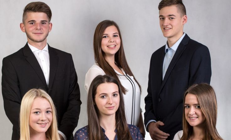 Schüler der HAK Braunau laden am 2. Dezember zum Tag der offenen Tür ein.