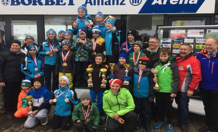 Alle Medaillengewinner und Funktionäre in Höhnhart