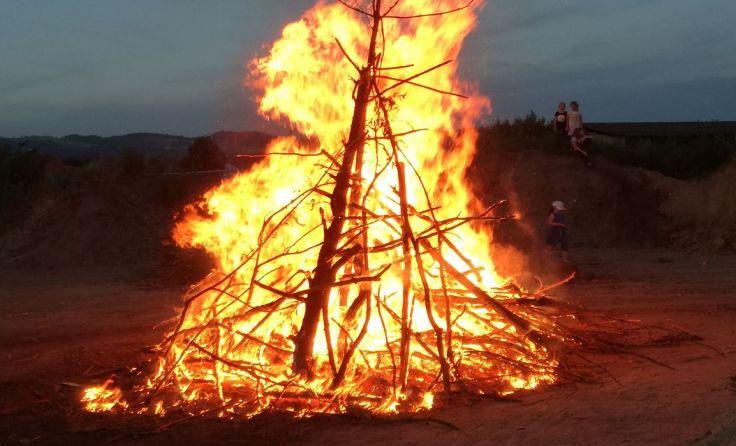 Traditionelles Sonnwendfeuer am Bauhof Hartkirchen, 22. Juni 201