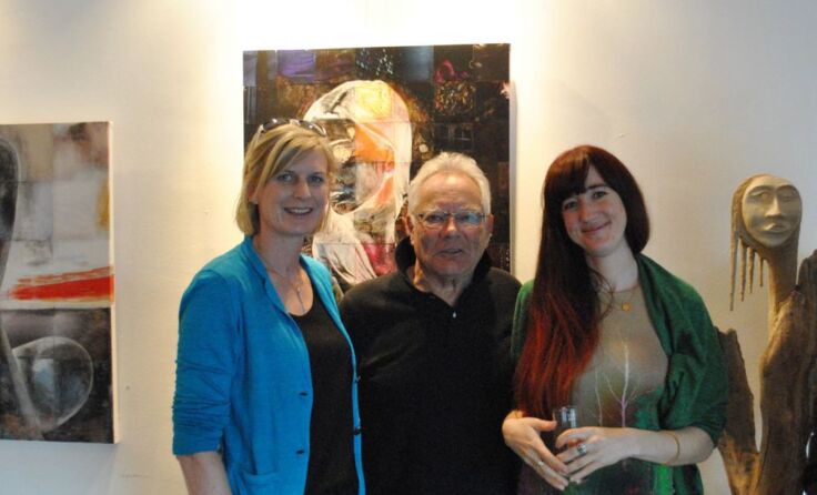 Galeristin Christine Dörfel mit den Künstlern Heinz Waldherr und Karin Ziegelwanger. 
