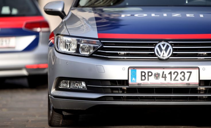 Polizei befreite in Vöcklabruck zwei Bewusstlose aus Pkw. Foto: weihbold