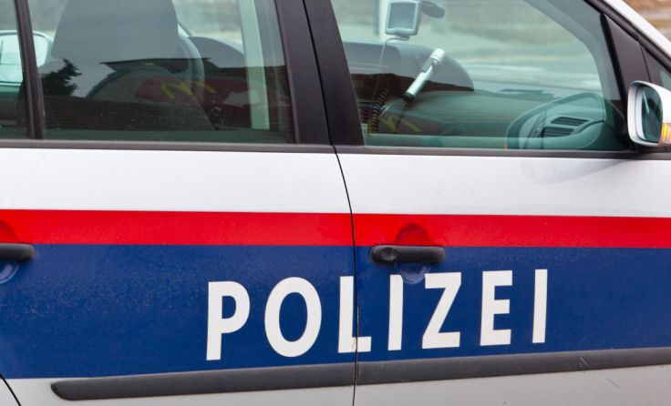 Die Polizei konnte schon kurz nach dem Raub einen Verdächtigen festnehmen. Foto: Vowe