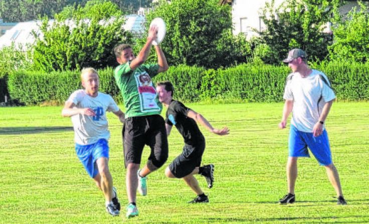 Beweglichkeit, Sprungkraft und Geschick – Ultimate Frisbee vereint das alles. Fotos: Mayr