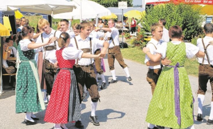 Altes Brauchtum neu entdecken: traditioneller Volkstanz