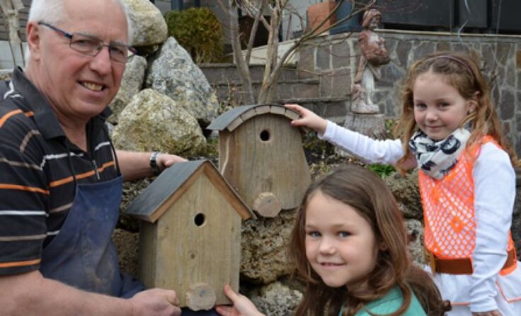 Stefan Haidler mit seinen Enkeltöchtern Foto: Gemeinde Ybbsitz