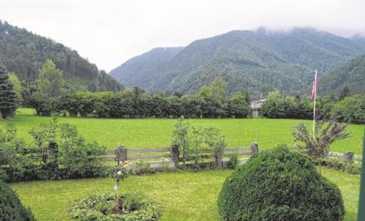 Auf diesem idyllischen Grundstück wird der Gang über die Glut stattfinden.