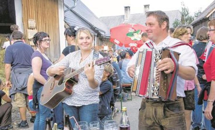 Geselligkeit wird am Spitzhiatlwandertag ganz groß geschrieben.