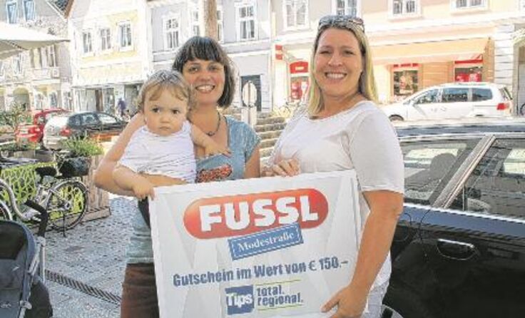 Die 14-monatige Florentina darf sich über neue Herbstgarderobe freuen.