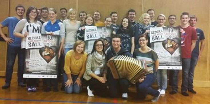 Die Mitglieder der Landjugend freuen sich auf einen gut besuchten Bezirksball.