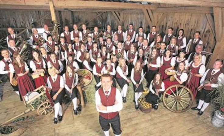 Präsentieren im Rahmen des Jubiläumskonzerts die CD „Schon gehört?“. 