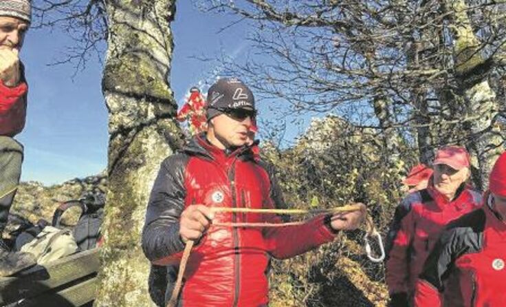 Losenstein-Einsatzleiter Robert Sternberger stellte das Dyneema-Seil vor.