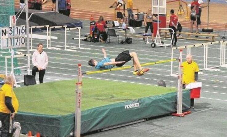 U20-Leichtathlet Max Rummler beim Hochsprung im Ferry-Dusika-Radstadion