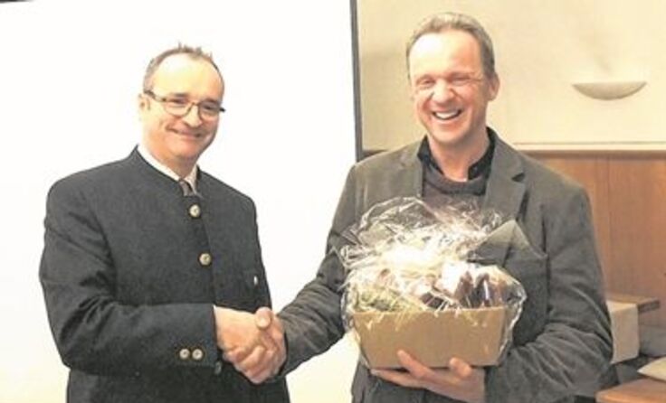 Georg Six bedankte sich beim Präsidenten Heinz Heistinger (re.) für seinen Vortrag.