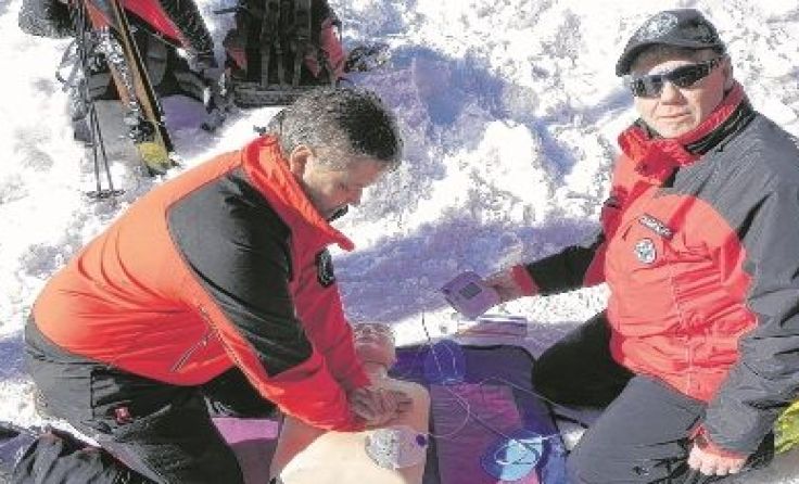 Das Reanimieren wurde von den Teilnehmern an der Puppe geübt. 